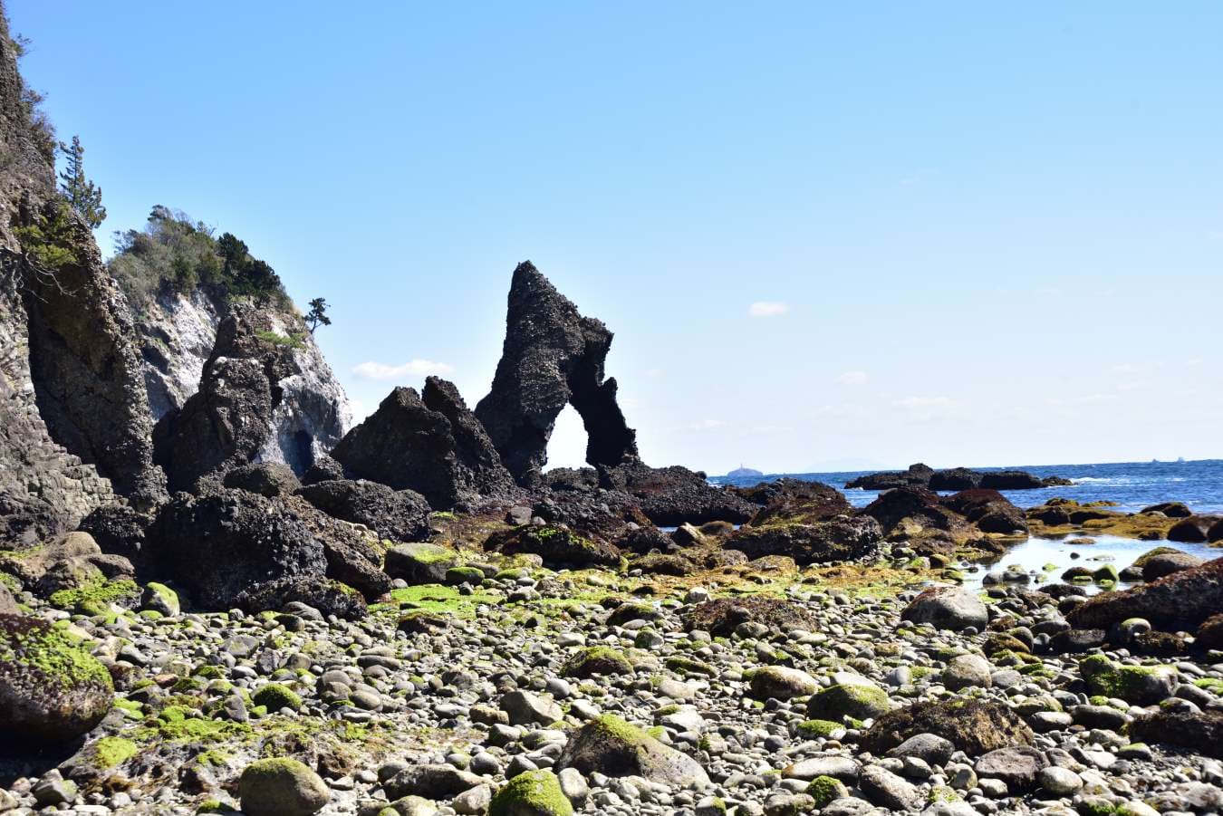 逢ケ浜えび岩
