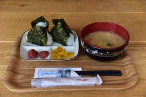 軽朝食サービス中