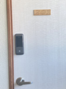 全てのゲストルームに電子キーを設置しました