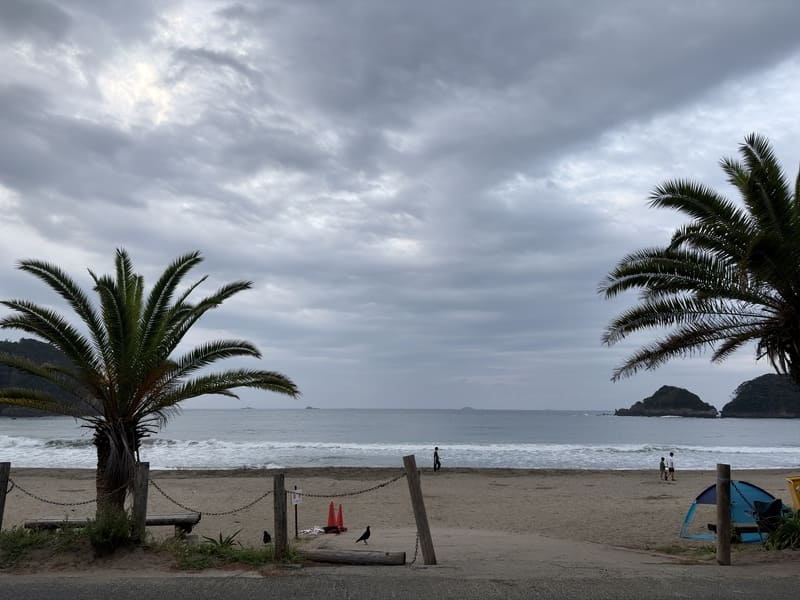 Yumigahama Beach under rainy skies1