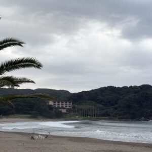 Yumigahama Beach under rainy skies3