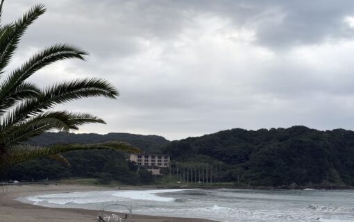 Yumigahama Beach under rainy skies3