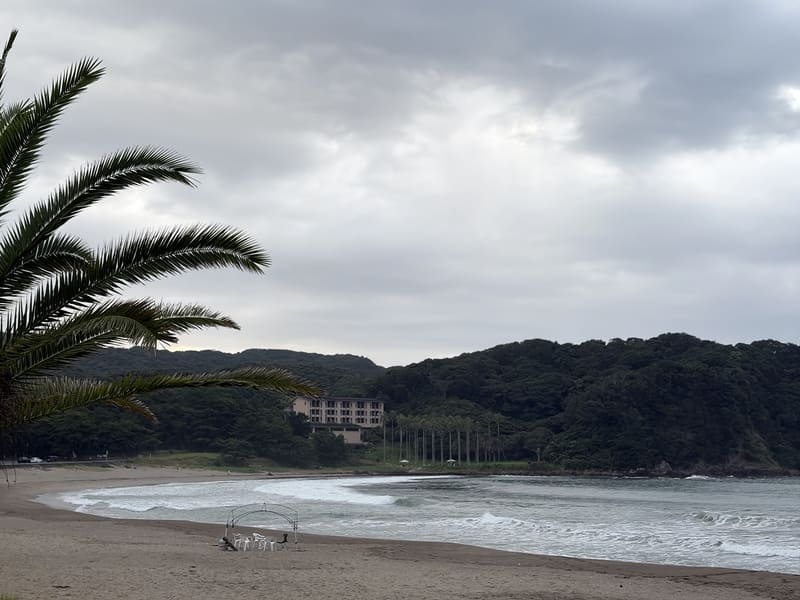 Yumigahama Beach under rainy skies3